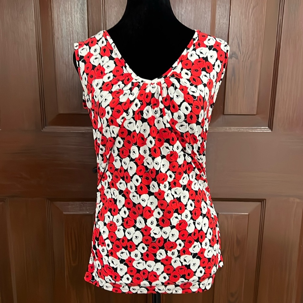NWOT New York & Company women’s size, small Body hugging floral top.